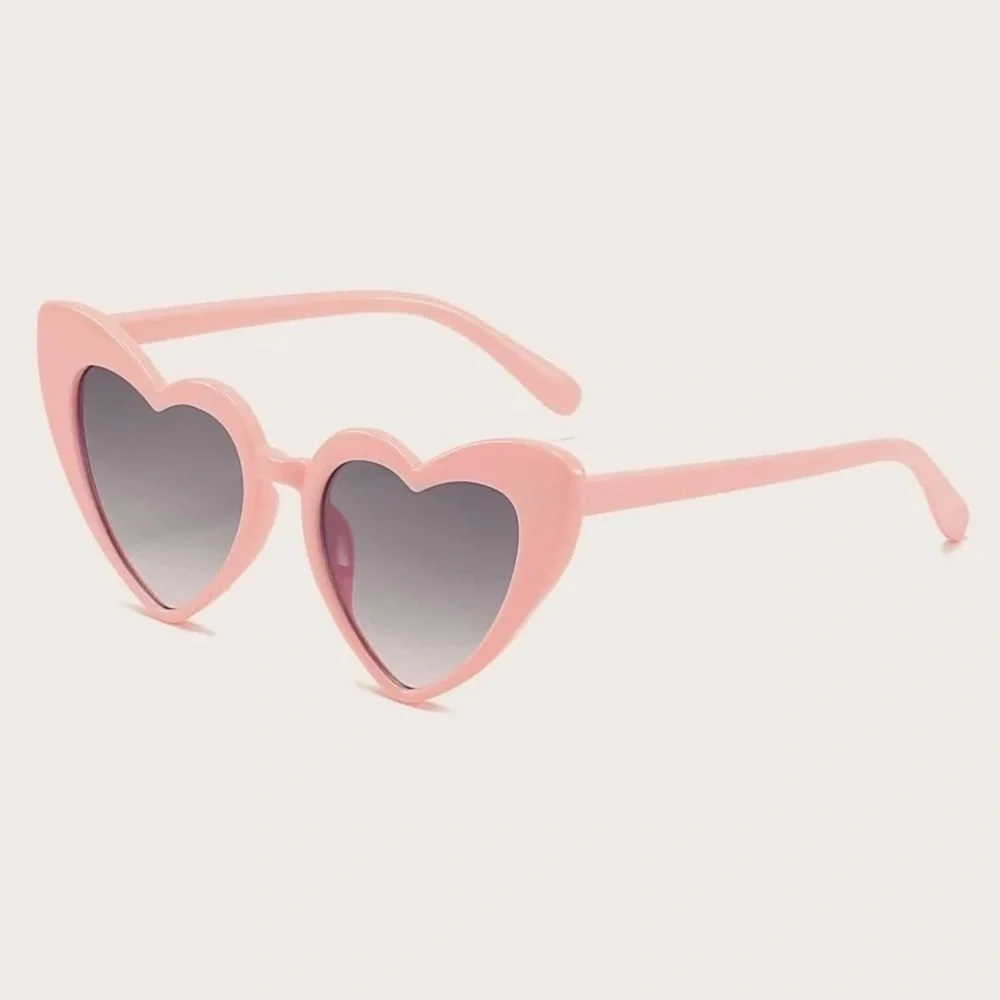 Retro light pink heart sunglasses with case - Picture 2 of 3